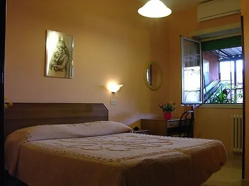 Hotel Domus Mea روما